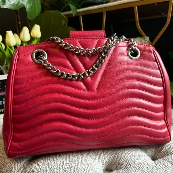 Louis Vuitton Vibrant Red wave Tote - Picture 2 of 10